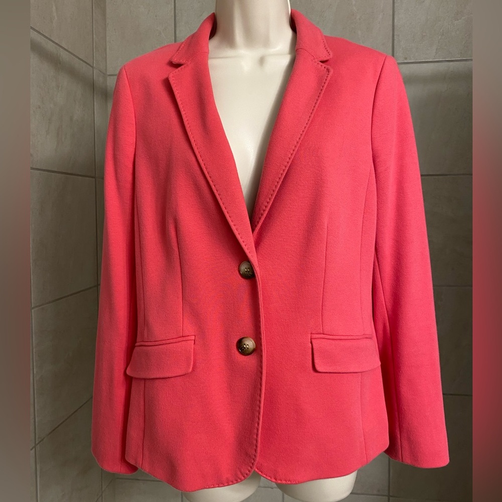 EUC Talbots Petite “Aberdeen” melon colored two button blazer, size 10 Petite